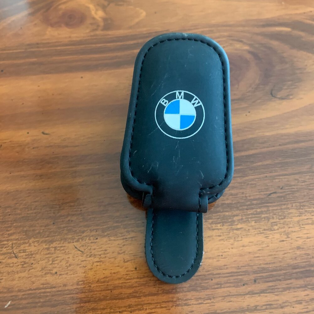 ONE BMW MAGNETIC SUN GLASS HOLDER FOR CAR VISOR, BLACK WITH BMW LOGO